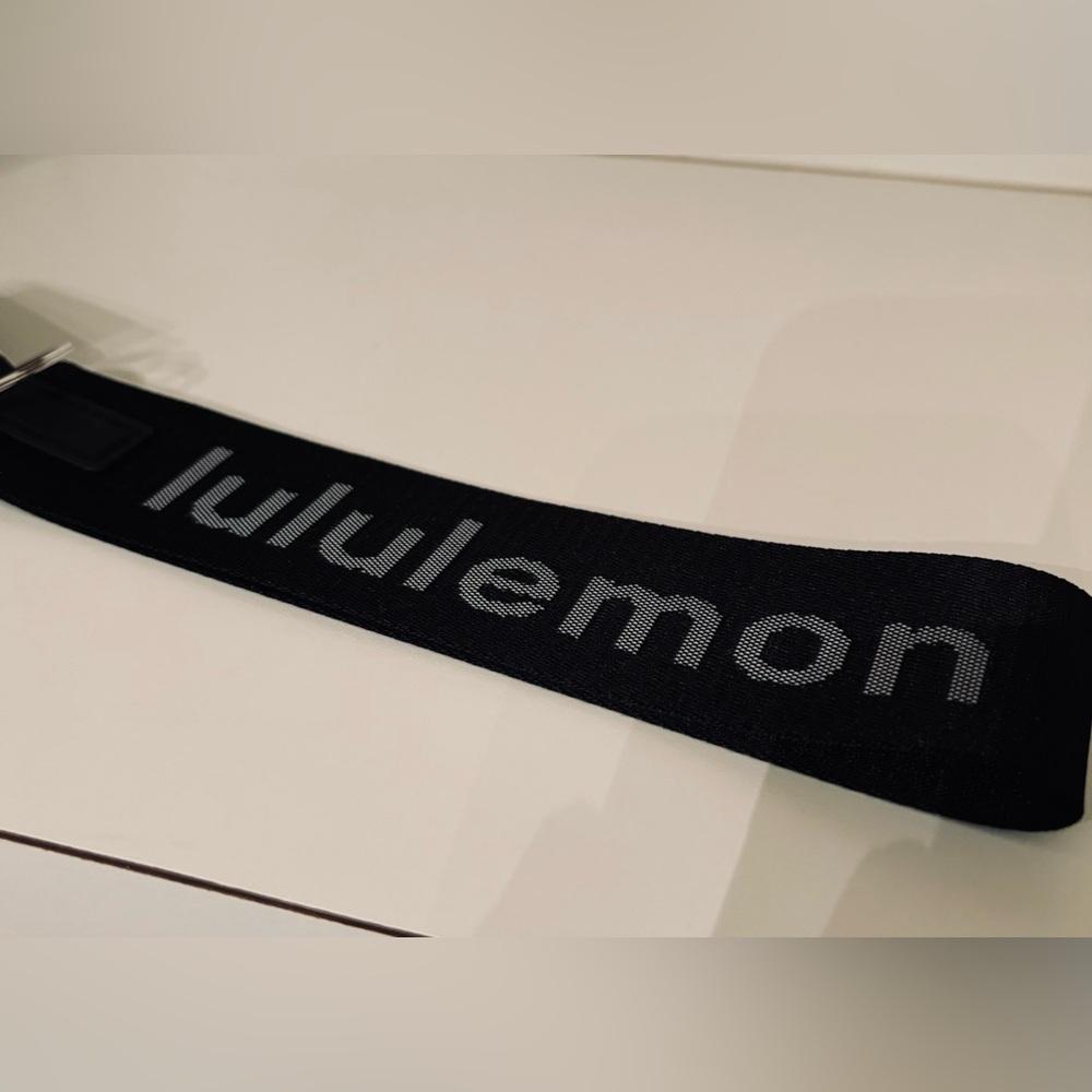 NWT Lululemon Silicone NEVER LOST Keychain